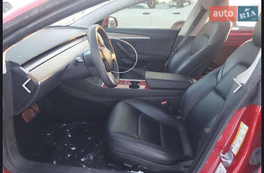 Седан Tesla Model 3 2022 в 
