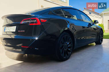 Седан Tesla Model 3 2021 в 