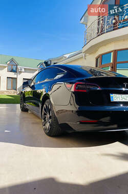 Седан Tesla Model 3 2021 в 