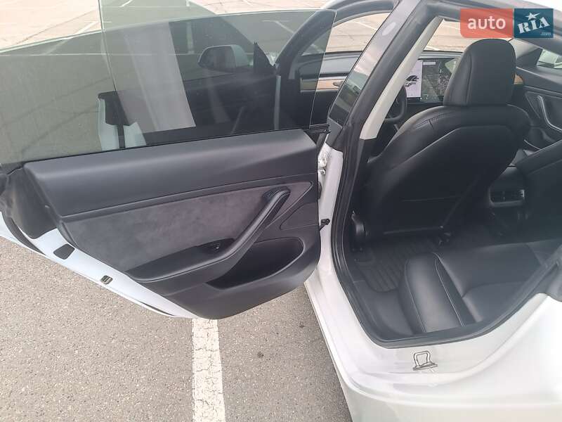Седан Tesla Model 3 2020 в Києві