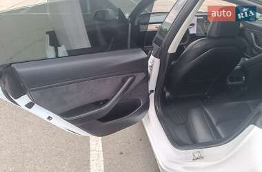Седан Tesla Model 3 2020 в 