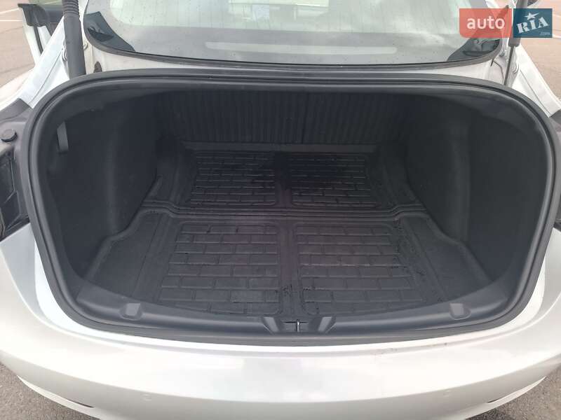 Седан Tesla Model 3 2020 в Киеве