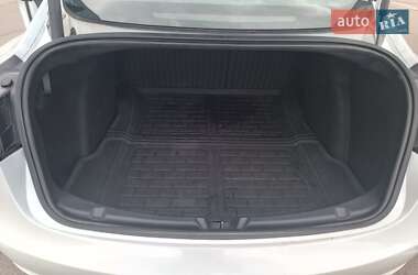 Седан Tesla Model 3 2020 в 