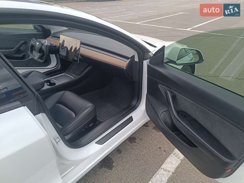 Седан Tesla Model 3 2020 в Киеве