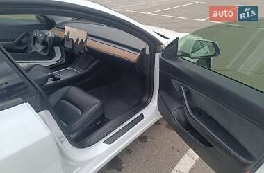 Седан Tesla Model 3 2020 в 
