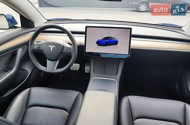 Седан Tesla Model 3 2023 в 