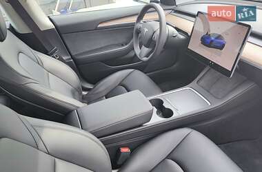 Седан Tesla Model 3 2023 в 