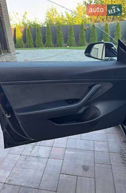 Седан Tesla Model 3 2019 в 