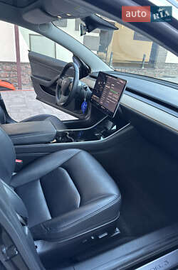 Седан Tesla Model 3 2019 в 