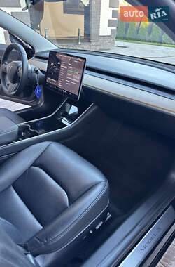 Седан Tesla Model 3 2019 в 