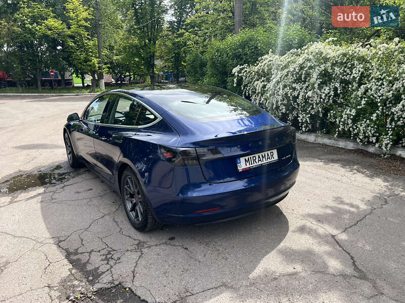 Седан Tesla Model 3 2018 в Броварах