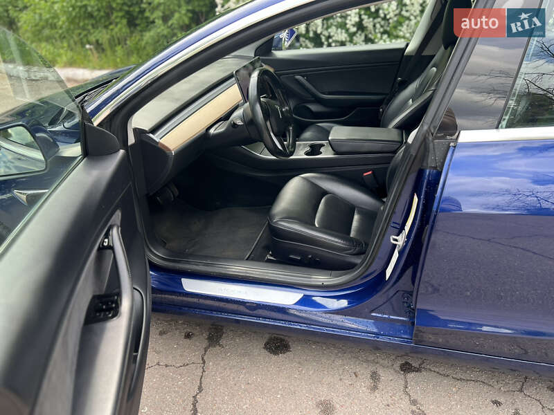 Седан Tesla Model 3 2018 в Броварах