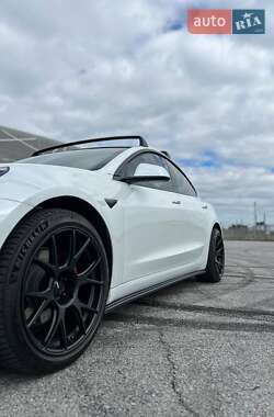 Седан Tesla Model 3 2019 в 