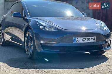 Седан Tesla Model 3 2023 в 