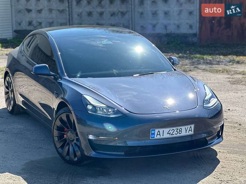 Седан Tesla Model 3 2023 в Фастові