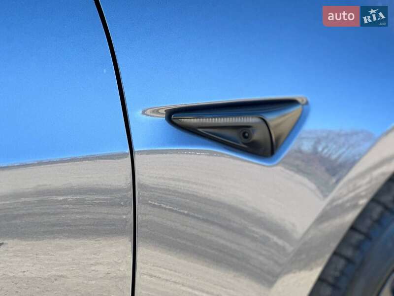 Седан Tesla Model 3 2023 в Фастові