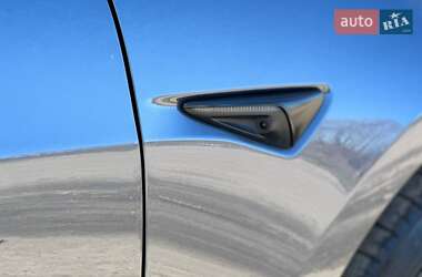 Седан Tesla Model 3 2023 в 
