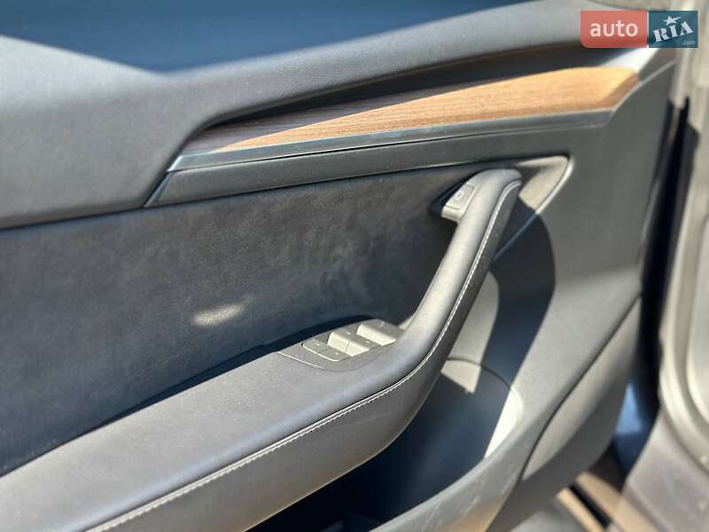 Седан Tesla Model 3 2023 в Фастові