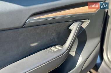 Седан Tesla Model 3 2023 в 