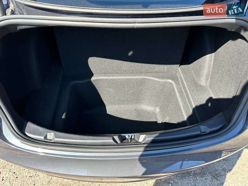Седан Tesla Model 3 2023 в Фастові
