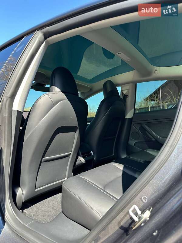 Седан Tesla Model 3 2023 в Фастові