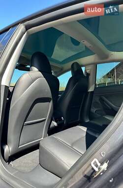Седан Tesla Model 3 2023 в 