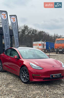 Седан Tesla Model 3 2020 в 