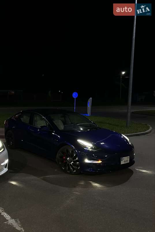Седан Tesla Model 3 2022 в Миргороде
