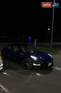 Седан Tesla Model 3 2022 в 