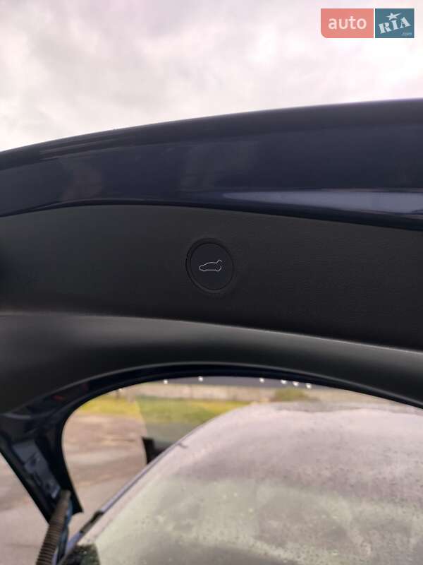 Седан Tesla Model 3 2022 в Миргороде