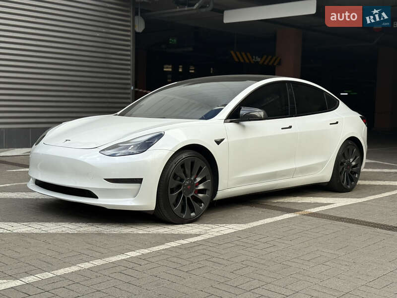 Седан Tesla Model 3 2021 в 