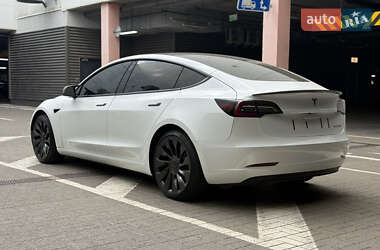Седан Tesla Model 3 2021 в 