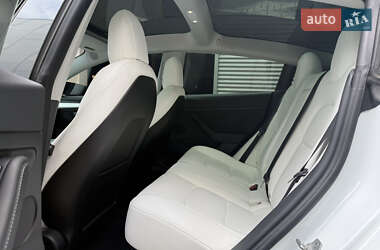 Седан Tesla Model 3 2021 в 