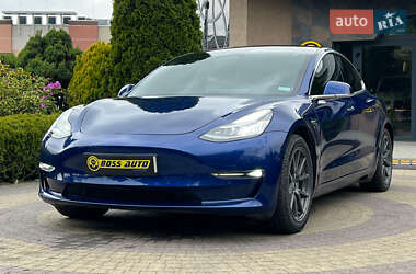 Седан Tesla Model 3 2020 в 