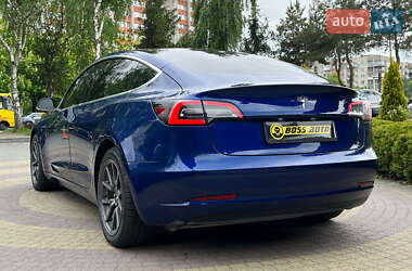 Седан Tesla Model 3 2020 в 