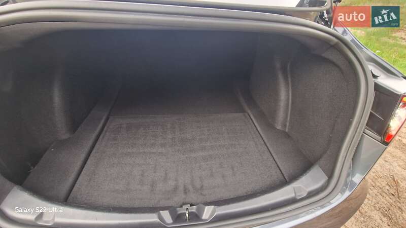 Седан Tesla Model 3 2022 в Киеве