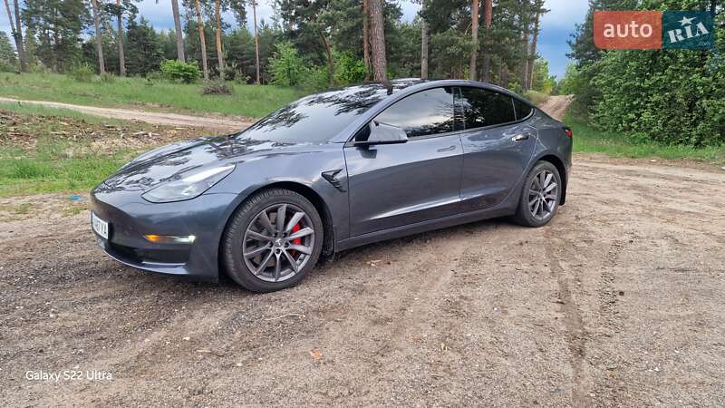 Седан Tesla Model 3 2022 в Киеве