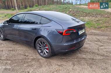 Седан Tesla Model 3 2022 в Черкасах