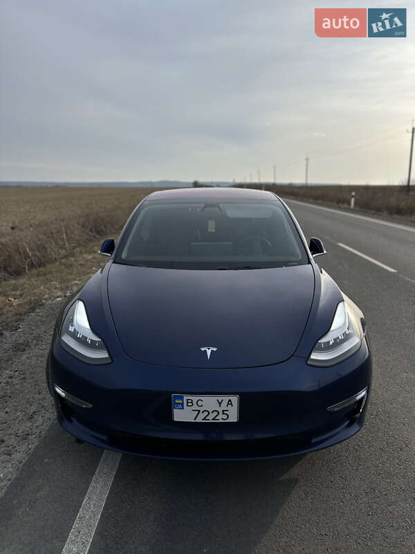 Седан Tesla Model 3 2018 в Львове
