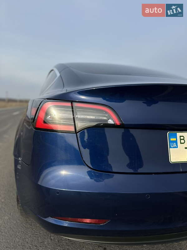 Седан Tesla Model 3 2018 в Львове