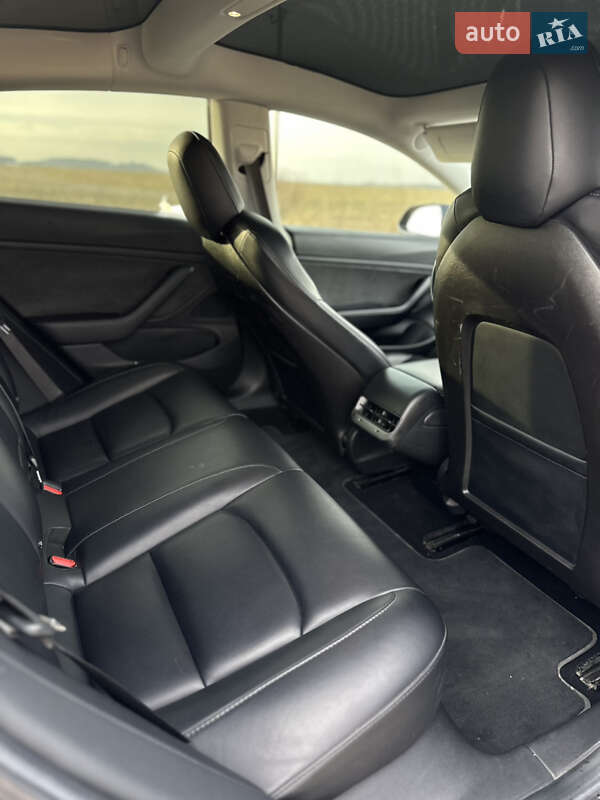 Седан Tesla Model 3 2018 в Львове