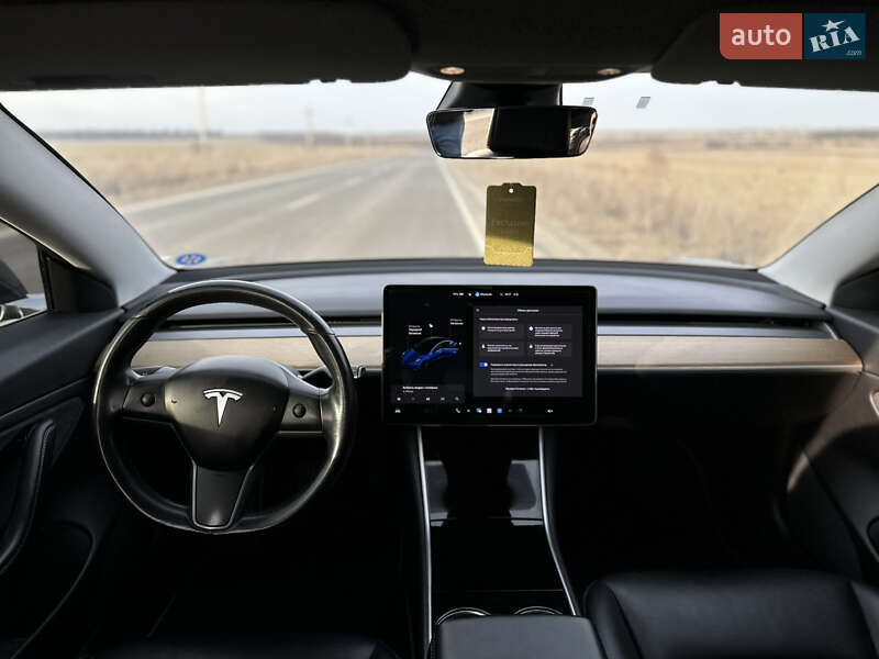 Седан Tesla Model 3 2018 в Львове