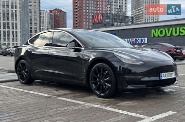 Седан Tesla Model 3 2020 в 