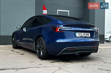 Седан Tesla Model 3 2024 в 