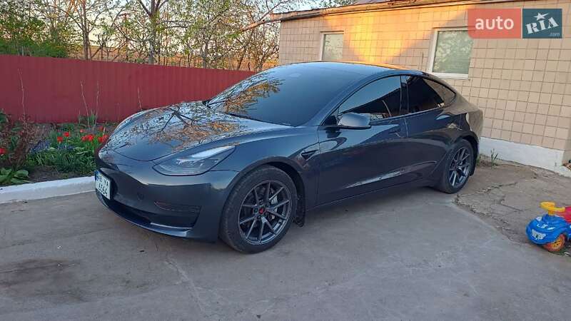 Tesla Model 3 2023