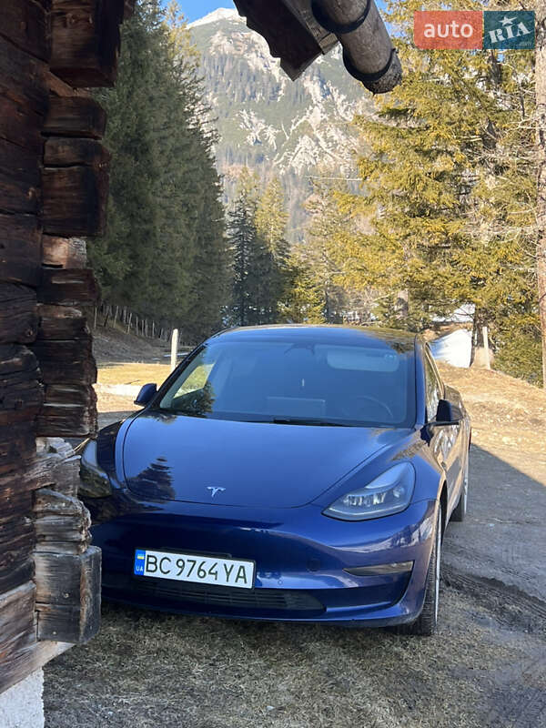 Седан Tesla Model 3 2022 в Львові