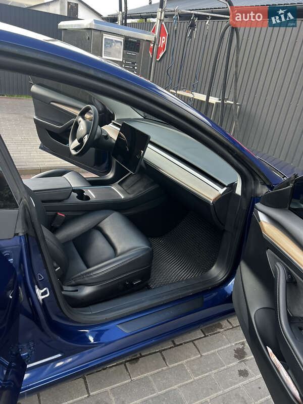 Седан Tesla Model 3 2022 в Березане