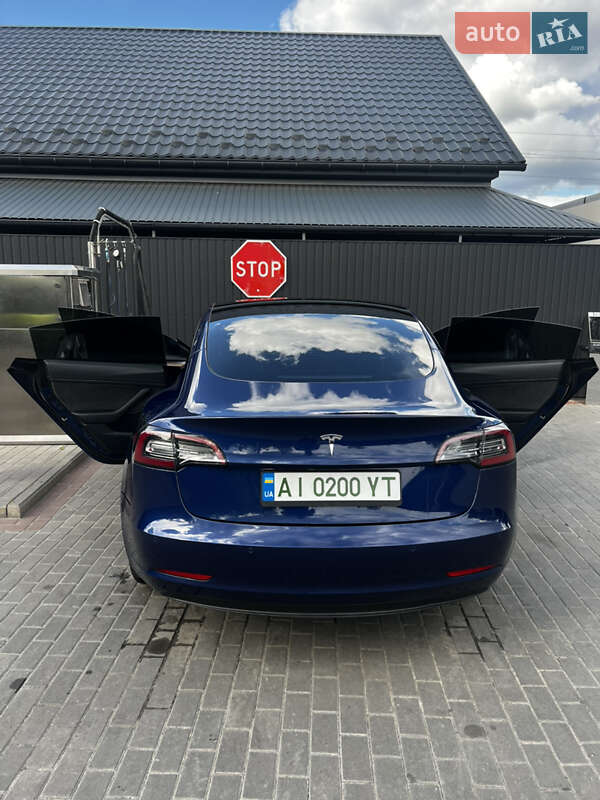 Седан Tesla Model 3 2022 в Березане