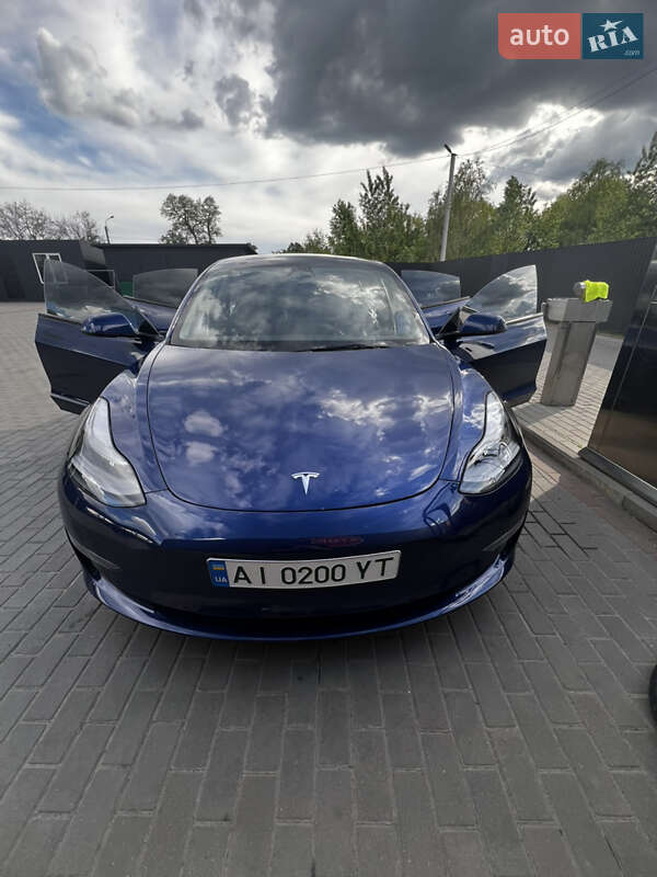 Седан Tesla Model 3 2022 в Березане