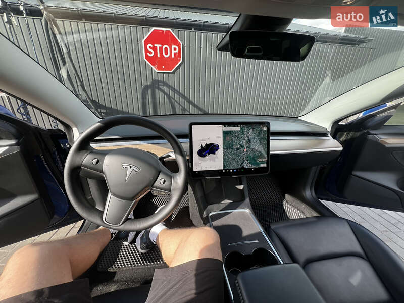 Седан Tesla Model 3 2022 в Березане